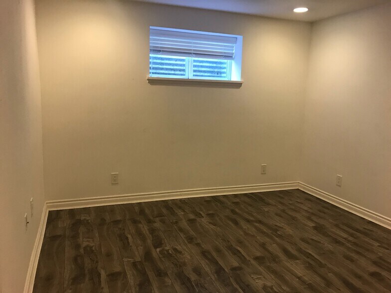 Extra Bedroom/Office - 3648 44th Ave SW