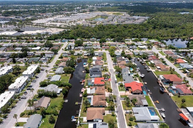 Building Photo - 9910 Island Harbor Dr