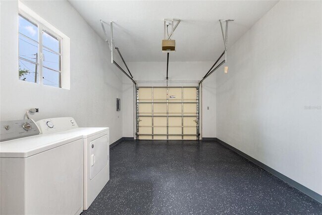 Building Photo - 666 Ave B SW
