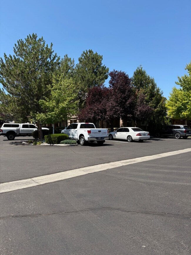 Building Photo - Gated community 2 Bedroom 2 Bath Condo