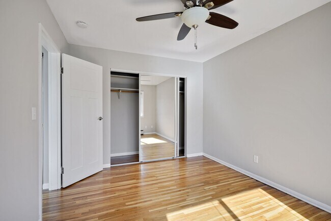 Building Photo - Remodeled 2 bed featuring new kitchen