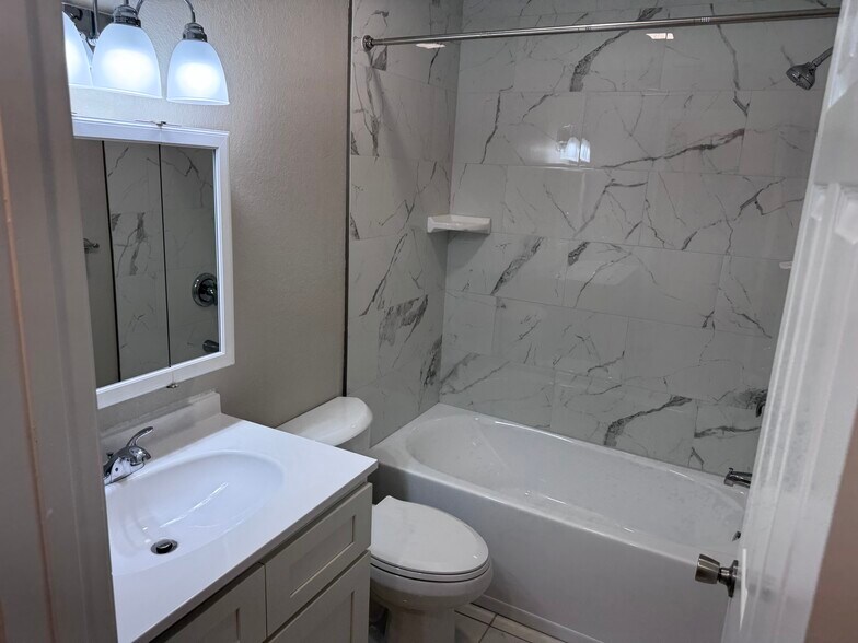 Building Photo - 6326 Providence Cir