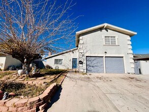 Building Photo - 4BD 3Bth Blend of style, comfort, and convenience.