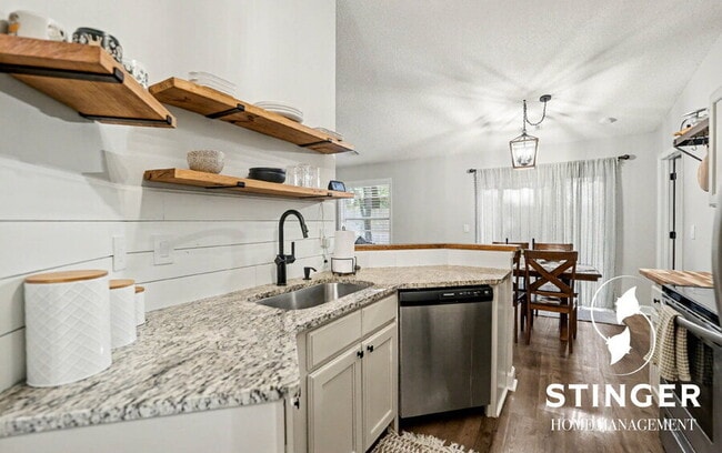 Building Photo - 36 Brindlewood Dr