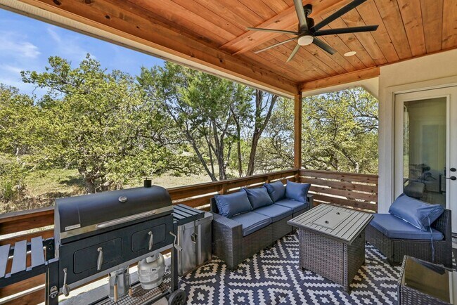 Building Photo - 104 Desert Rose S
