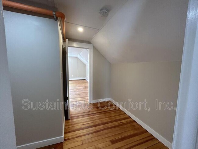 Building Photo - 30 Roxbury St