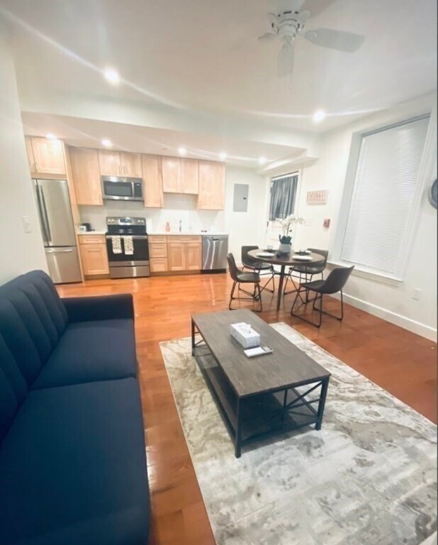 Building Photo - 1776 Beacon St