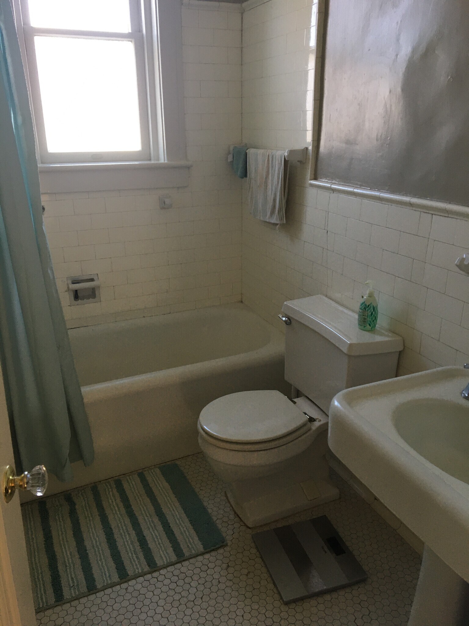 Building Photo - 828 N Elm St