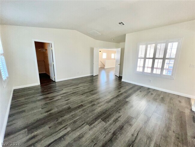 Building Photo - 5014 Tunnel Falls Dr