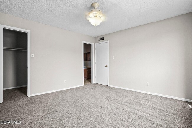 Building Photo - 5224 Roger Maris Dr