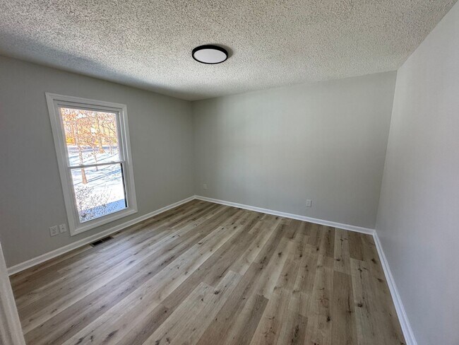 Building Photo - Modern 3bed/2bath in GREAT neighborhood!