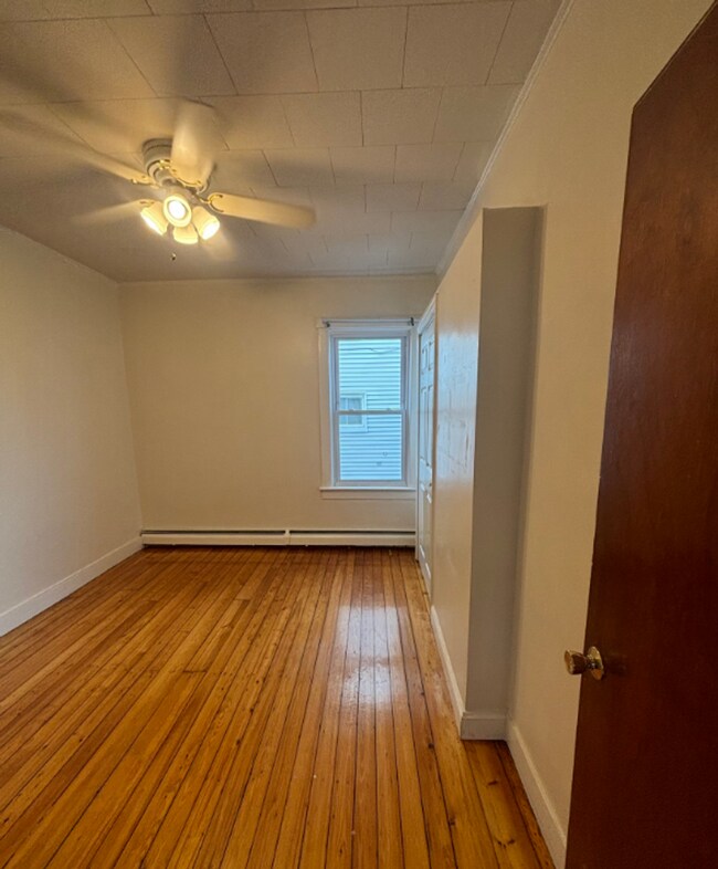 Building Photo - 90 Montaup St