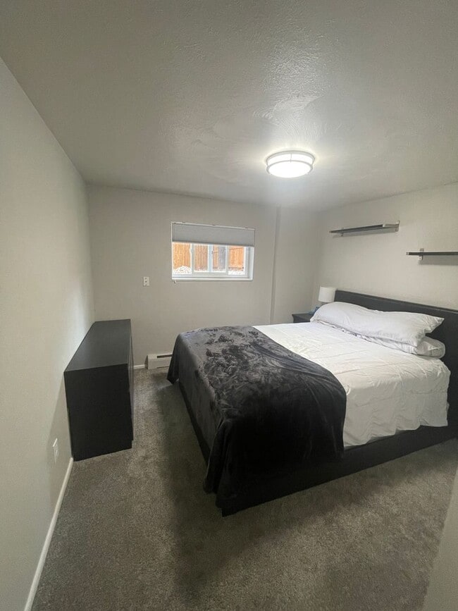 Building Photo - Renovated 3 Bedroom 1.5 Bathroom in Arvada!