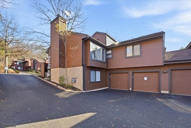 Primary Photo - 65 Aspen Dr