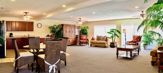 Building Photo - 2 bed 1 bath condo close to IMG