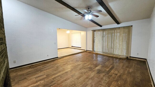 Building Photo - Four Bed/2 Bath Near Lake Hefner