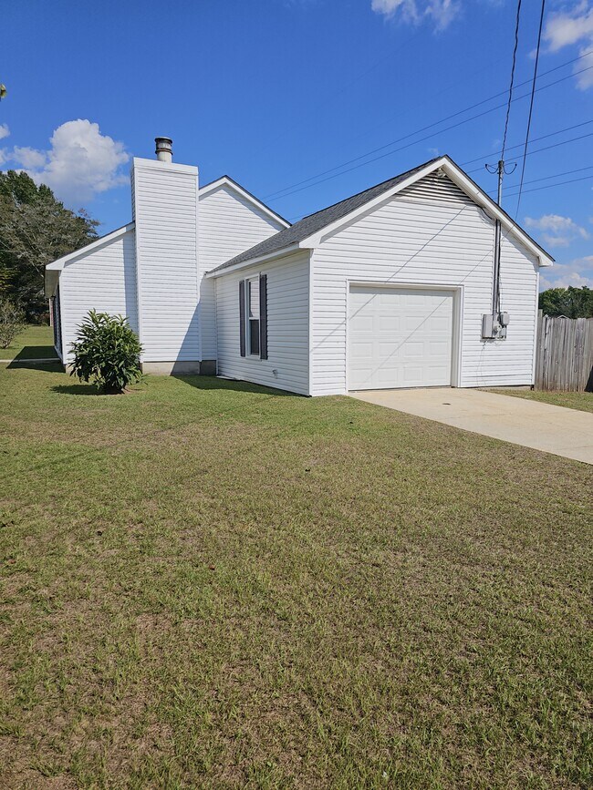 Building Photo - 2200 Fernway Ct