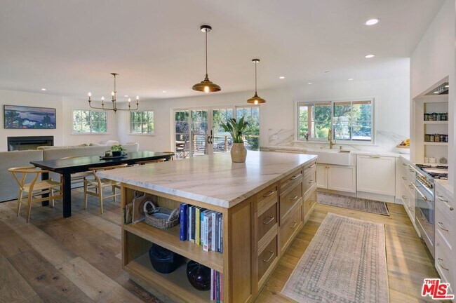 Building Photo - 2310 Laguna Cir Dr