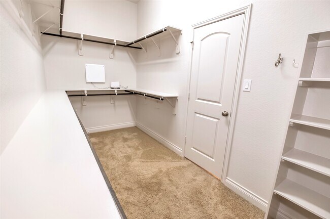 Building Photo - 2911 River Flower Ln