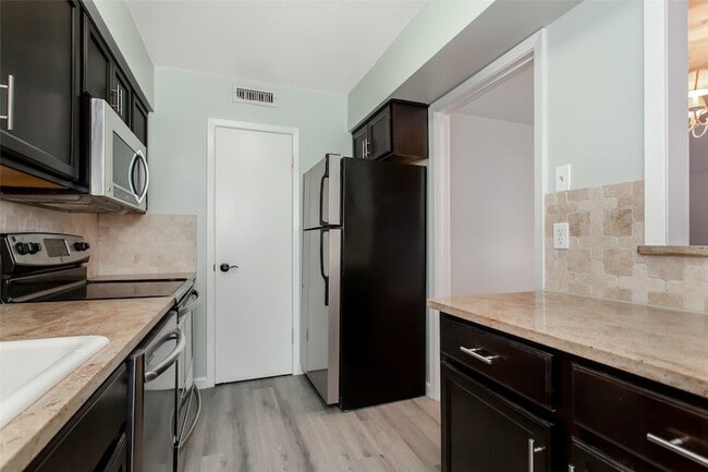 Building Photo - 6015 E University Blvd