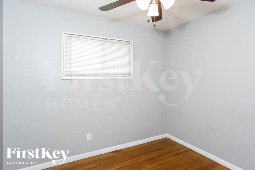 Building Photo - 1095 Ozment Dr