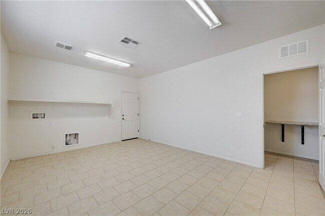 Building Photo - 6637 Cliff Shore Ct