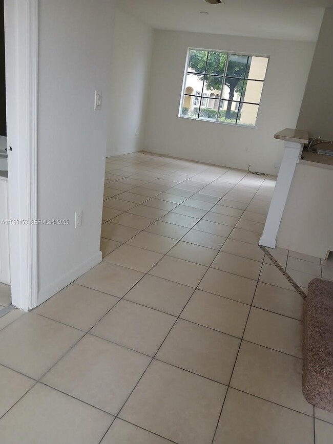 Building Photo - 1909 SW 60th Ave