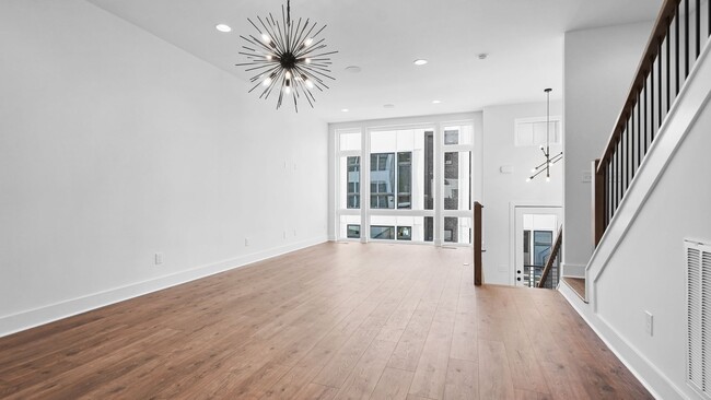 Building Photo - 910 Youngs Ln