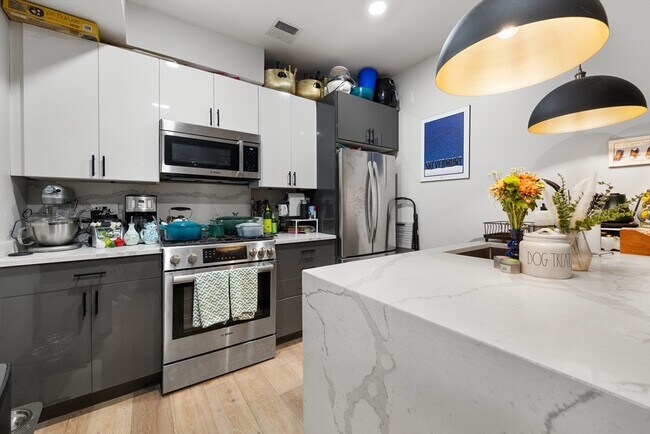 Building Photo - 300 Somerville Ave