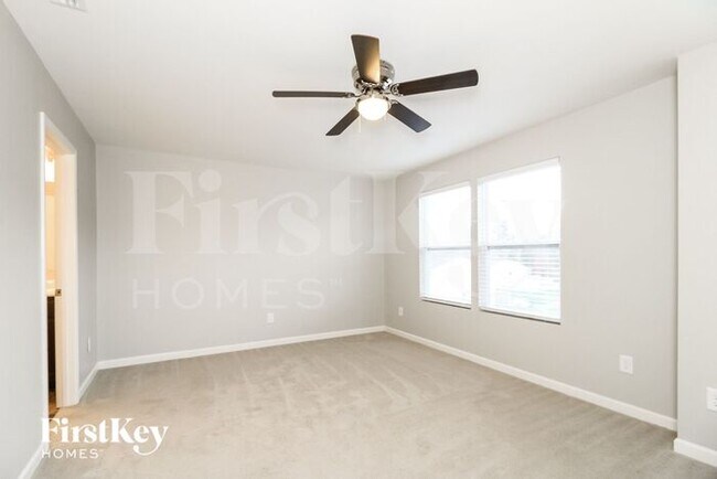 Building Photo - 441 Quick Silver Dr