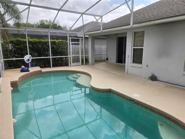 Building Photo - 4939 Solimartin Dr