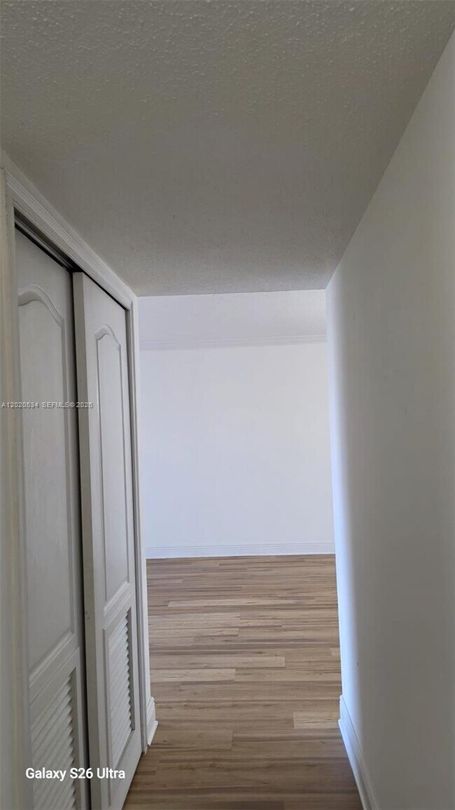 Building Photo - 8107 SW 72nd Ave