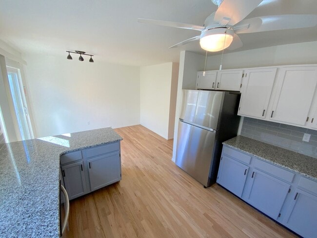 Building Photo - 2 Bedroom Townhome Available Near W Cheyenne Blvd & S Nevada Ave