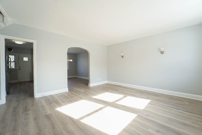 Building Photo - 809 Braeside Rd