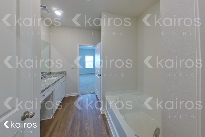 Building Photo - 3494 Bridgewood Dr