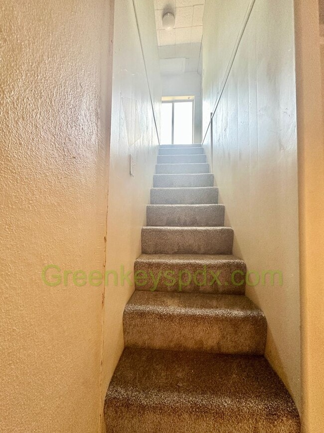 Building Photo - 3-Bedroom, 2-Bathroom House with Attached ...