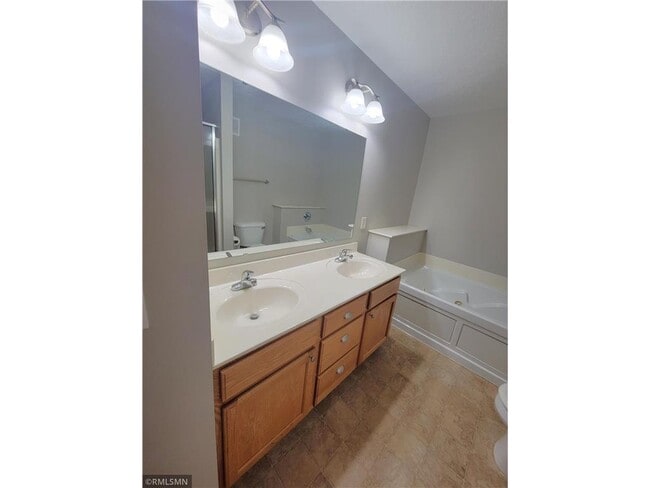 Building Photo - 3553 Sterling Heights Dr