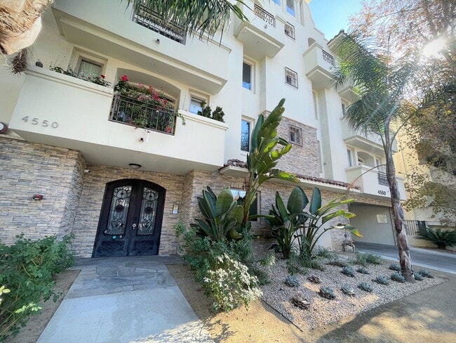 Primary Photo - Studio City living at a great price. 3bd/2ba condo, dual parking, water/trash included!