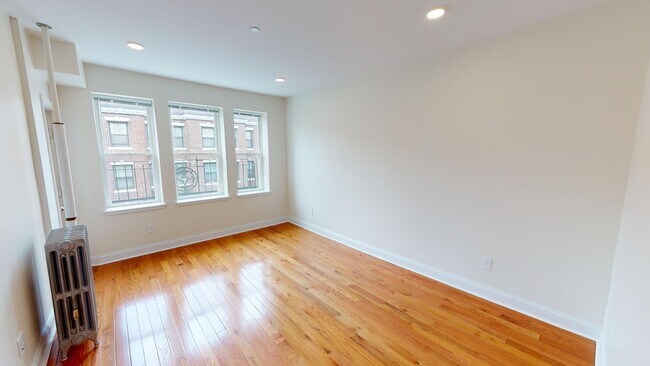 Building Photo - 123 Sutherland Rd