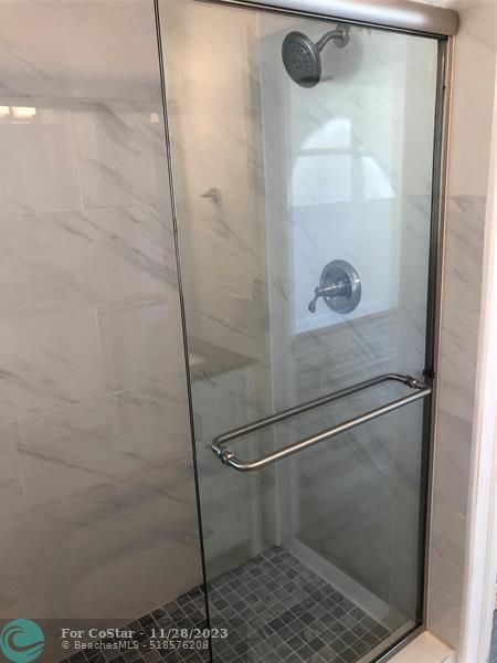 Building Photo - 807 SE 9th Terrace