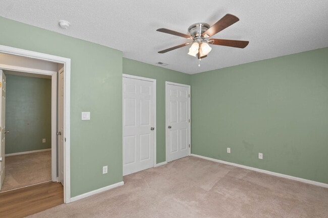 Building Photo - "Charming 3-Bedroom Sanctuary with 2 Full ...