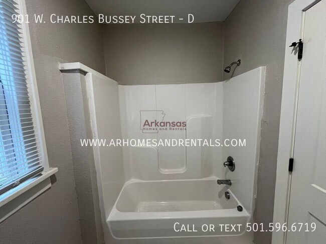 Building Photo - 901 W Charles Bussey Ave