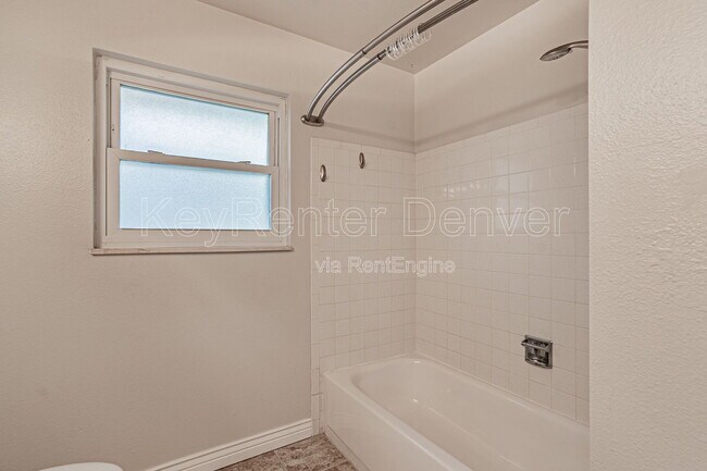 Building Photo - 535 S Cody St