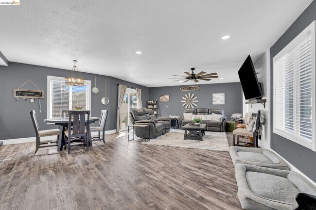 Building Photo - 59 Old Stagecoach Rd