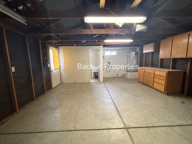 Building Photo - 233 8th St