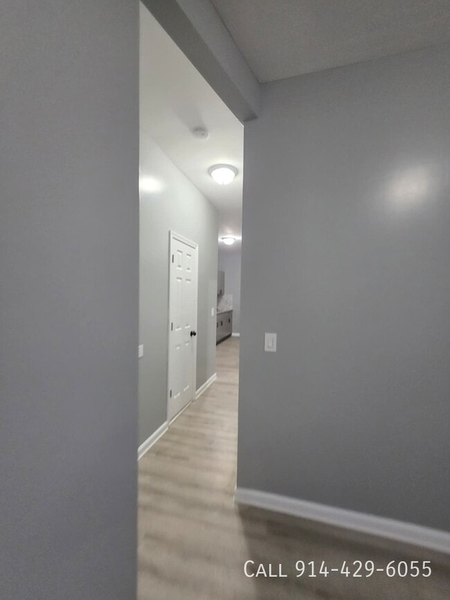 Building Photo - 94 Maple St