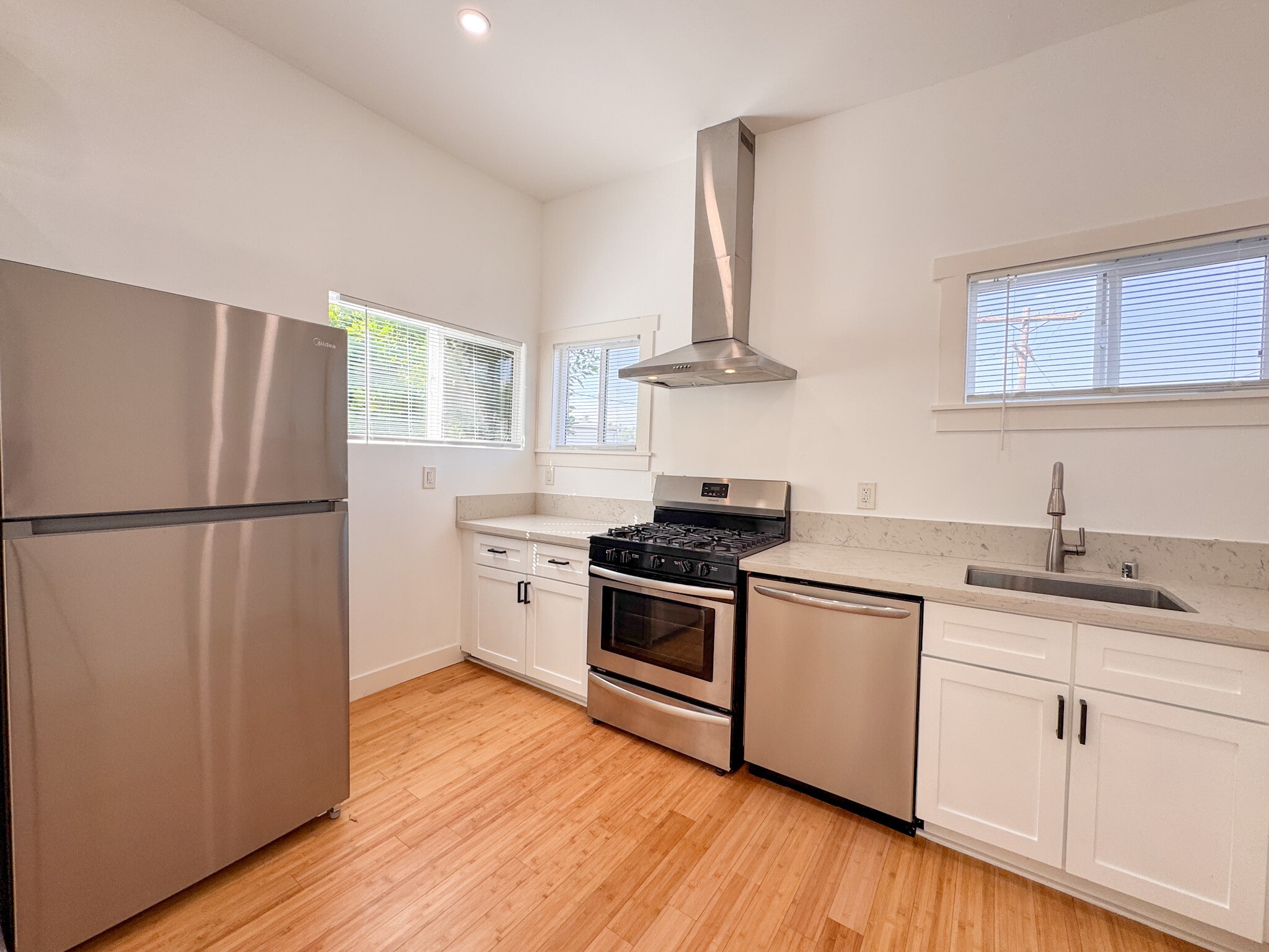 Building Photo - 3654 Harriman Ave