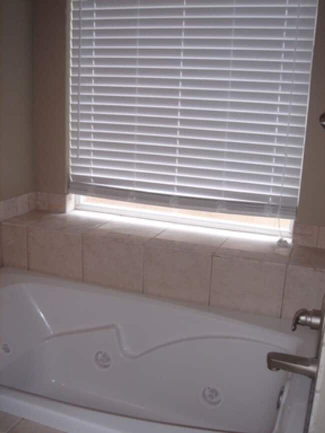 Building Photo - Open Plan - Edmond Schools - Must See