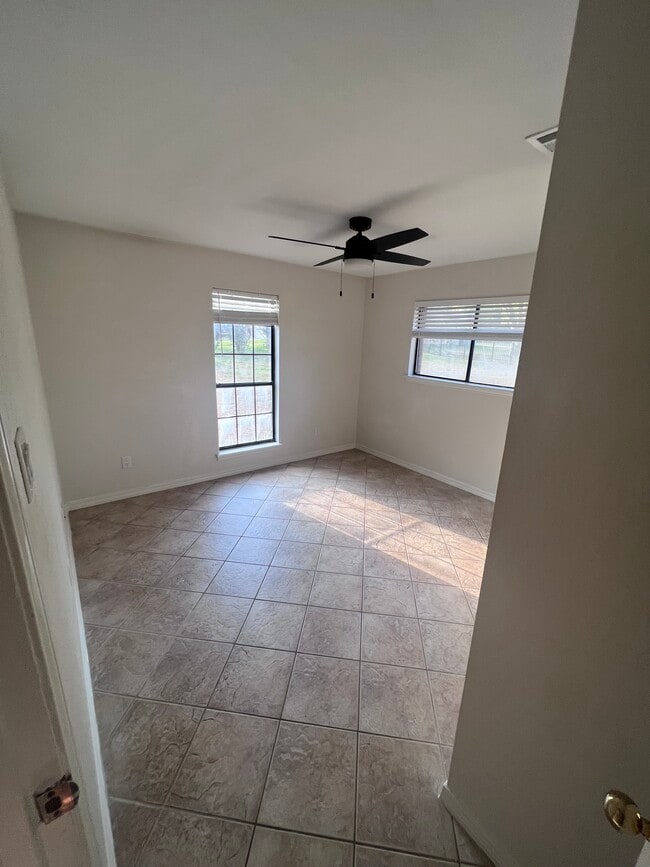 Building Photo - 502 Dowitcher Cir