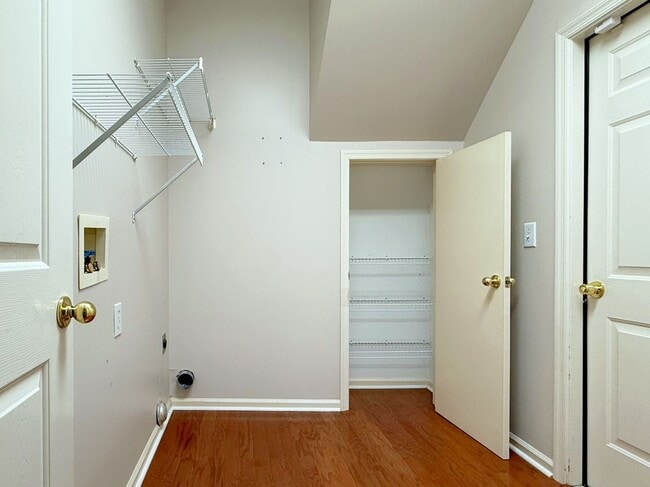 Building Photo - 224 Lakewood Cir